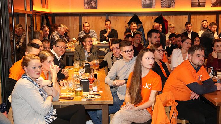 Alles war komplett besetzt beim Talk. Foto: Wolfgang Desombre