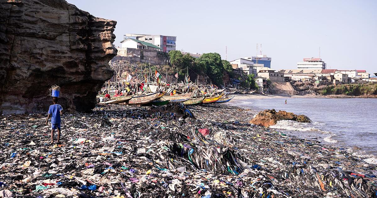 Umweltsch-tzer-verschenken-Kleidung-von-der-M-llhalde