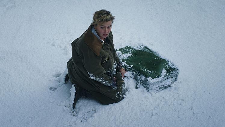Viktoria (Margarita Broich) war zuerst die Sekret&auml;rin und sp&auml;ter die, von seinen Kindern nie akzeptierte, zweite Ehefrau von Alfons Dahlmann. Der hatte nicht als einziger den Verdacht, dass sie ihn nur wegen seines Geldes geheiratet hat.