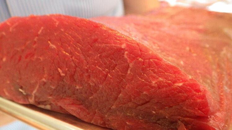 Rindfleisch sollte gut abgelagert sein. Dieses "Dry-Age-Fleisch" reift bis zu zwölf Wochen. Foto: Marco Meißner