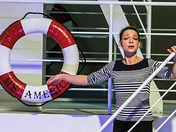 "Anything Goes": Carolin Soyka als Reno Sweeney. Cole Porters Musical feiert am 17. Dezember Premiere am Landestheater Coburg.Proben-Foto: Jochen Berger