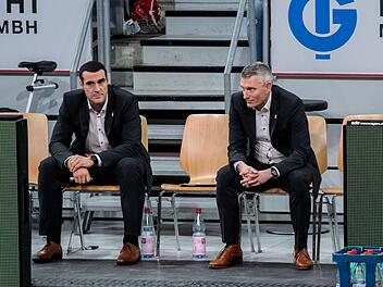 Auf Abstand gehen: Brose-Trainer Roel Moors (links) und Sportdirektor Leo De Rycke haben im Januar bereits unfreiwillig geübt.  Foto: Archiv