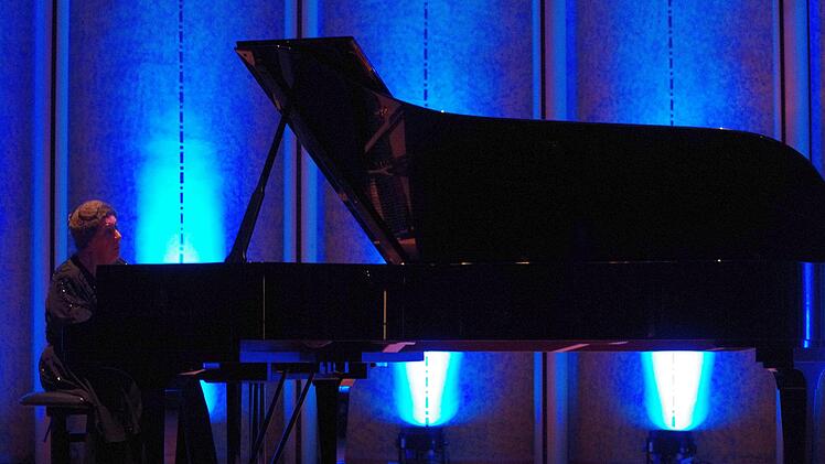 Die Pianistin Eva Smirnova beim Klavierkonzert im Rossini-Saal von Bad Kissingen.
