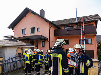 Reundorf: Wohnungsküche brennt vollständig aus - Mehrere Feuerwehren im Einsatz