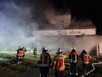 Einschr&auml;nkungen im Bahnverkehr wegen Brand in Lagerhalle