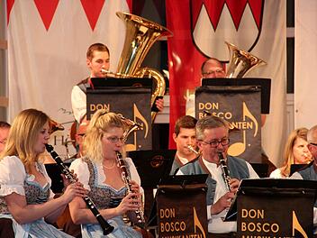 Die Musikanten sorgten für gute Stimmung im Forum in Gremsdorf, dritter von links ist Georg Römer.  Fotos: Johanna Blum