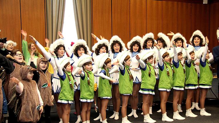 Impressionen vom Herzogenauracher Rathaussturm  Richard Sänger