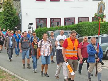 Die Rother Wallfahrer verlassen den Gnadenort in Marienweiher. Fotos: Gerd Klemenz