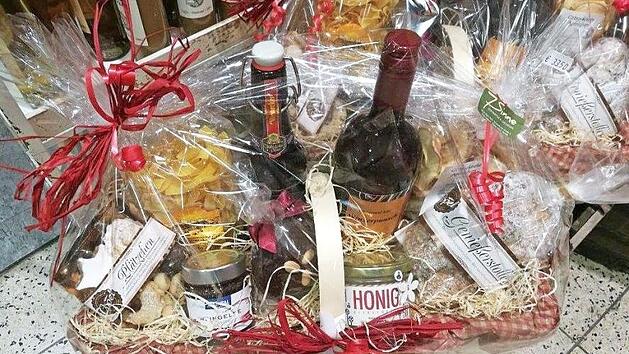 Genuss pur: die Winter-Entdeckerkiste des Landkreises Ha&szlig;berge mit regionalen Spezialit&auml;ten  Foto: Sonja Gerstenkorn/Landkreis Ha&szlig;berge