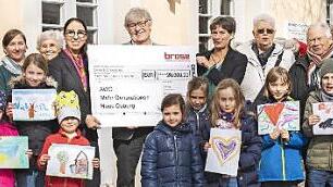 Voneinander lernen: Projekte f&uuml;r ein gutes Miteinander von Jung und Alt f&ouml;rdert Brose auch in diesem Jahr mit 20&nbsp;000 Euro.  Foto: Brose