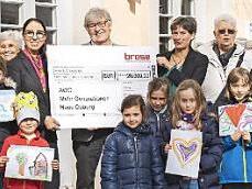 Voneinander lernen: Projekte für ein gutes Miteinander von Jung und Alt fördert Brose auch in diesem Jahr mit 20 000 Euro.  Foto: Brose