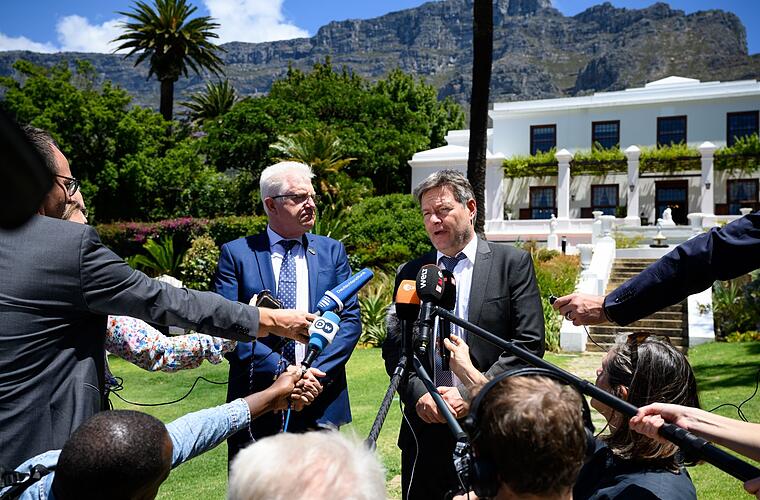 Habeck hofft auf neuen Schub für Beziehungen mit Afrika