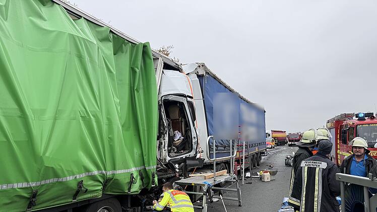 Vollsperrung nach Lkw-Unfall auf A3 im Kreis Erlangen-Höchstadt