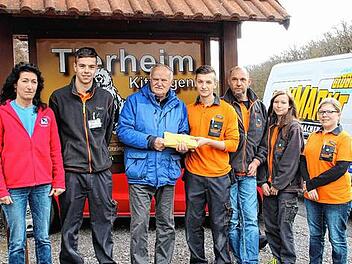 Globus-Azubis sammeln f&uuml;rs Tierheim