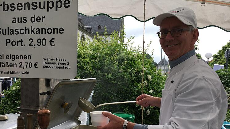 Lippstadt: Seine Erbsensuppe am Krammarkt ist Kult.Foto: Schreiber