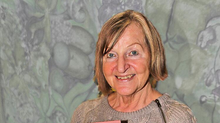 Gabriele Sebald, die Vorsitzende des Heimatvereins Maßbach, las im  Seniorenzentrum St. Elisabeth Münnerstadt aus dem Buch "Sagen und  Geschichten aus Maßbach und Umgebung".  Foto: Dieter Britz