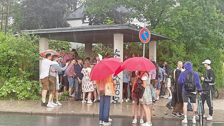 Bergbesucher wurden vom Regen überrascht.
