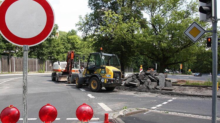 Die Abzweigung der B 287 an der Südbrücke steht voraussichtlich vier Wochen lang nicht zur Verfügung.  Foto: Edgar Bartl