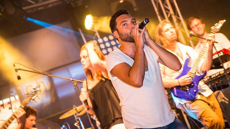 Freitagnacht: Impressionen vom Kulmbacher Altstadtfest. Foto: Alexander Muck