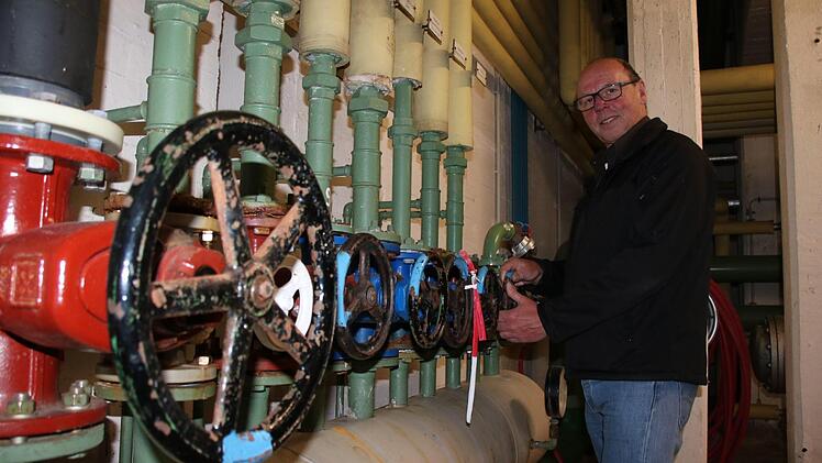 Die Technik im Keller des Bad Kissinger Hallenbades ist zwar schon in die Jahre gekommen, funktioniert aber noch. Foto: Ralf Ruppert