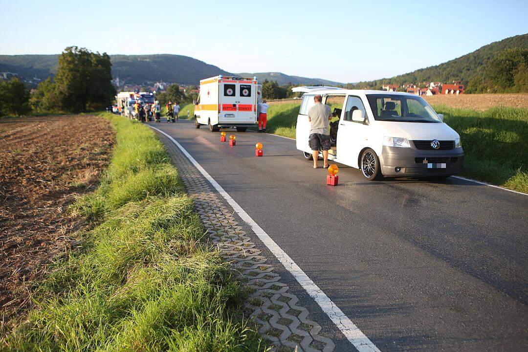 Unterleinleiter: Motorradfahrer kommt von Fahrbahn ab