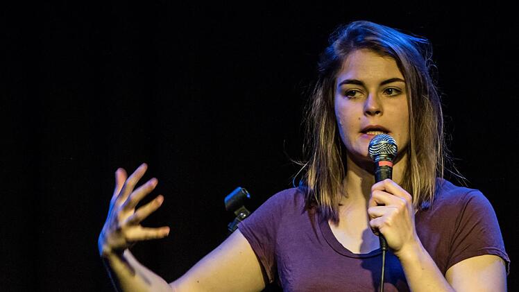 Reichlich Applaus beim Coburg-Debüt: Hazel Brugger gastierte im Jugendzentrum Domino.Foto: Jochen Berger