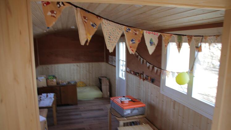 Seit Oktober ist der Waldkindergarten "Fuchsbau" in Adelsdorf offen.   Ein Rückzugsraum ist der große Bauwagen. Foto: Christian Bauriedel