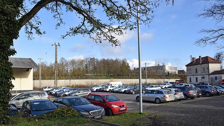 Auf dem Parkplatz östlich des Lokwerks soll der zentrale Omnibusbahnhof für Haßfurt errichtet werden.