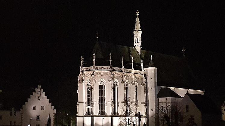 Das neue bayerische Naturschutzgesetz hat sich in Haßfurt kaum spürbar gemacht: Schon vor dem Gesetz war die Ritterkapelle in Haßfurt kaum länger als 23 Uhr beleuchtet.