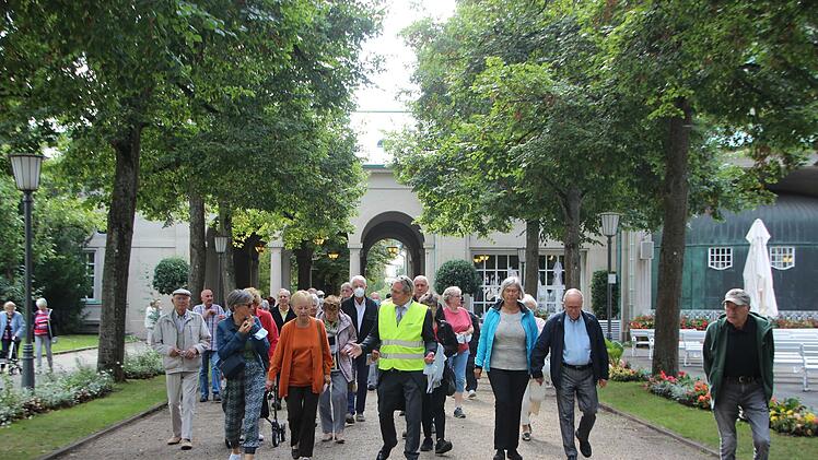 Von der Wandelhalle aus bahnte sich der Zug...Foto: Johannes Schlereth