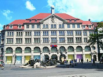 Nürnberg: Wöhrl eröffnet neues Mega-Kaufhaus - mit mehreren Restaurants und Shops