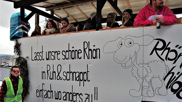 Faschingsumzug am Rosenmontag in Stangenroth. Foto: Sigismund von Dobschütz
