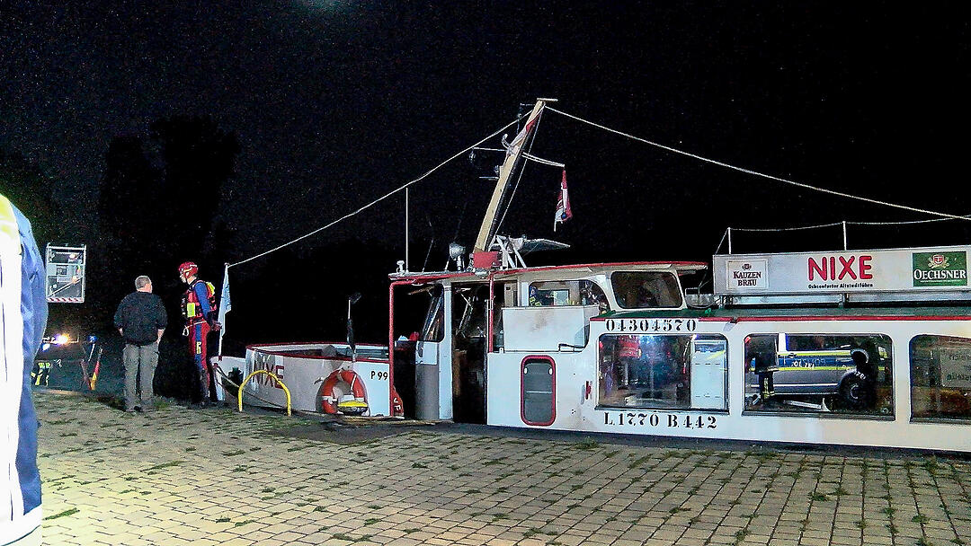Stromausfall legt Ausflugsschiff auf dem Main lahm
