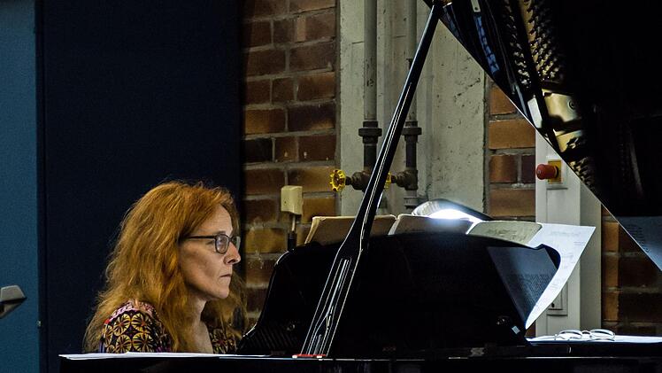 Von der Pianistin Barbara Zeller stammt das Konzept für das Coburger Projekt "Beethoven plus"Foto: Jochen Berger