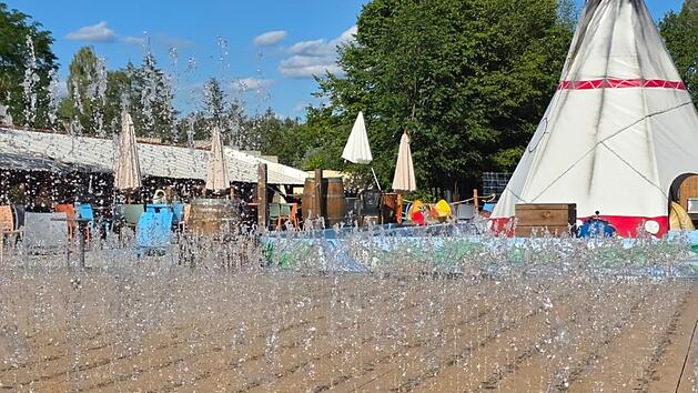 Schloss Thurn: Neue Wasserspielfl&auml;che Font&auml;nenflitzer er&ouml;ffnet