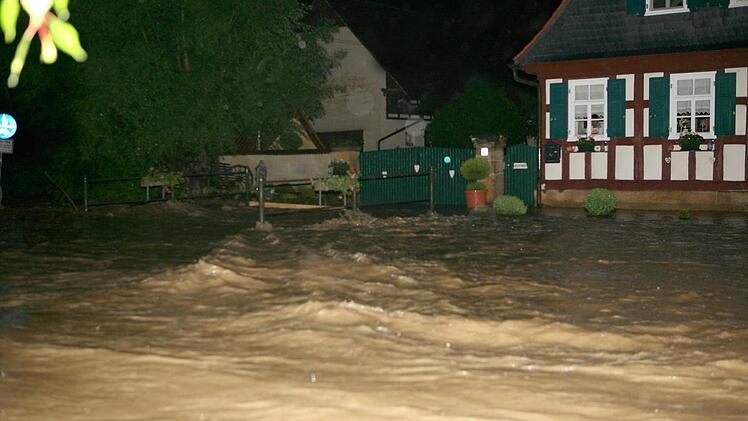 In Prächting flutete der Kellbach die Straßen. Foto: Stefan Johannes