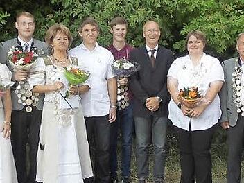 Von links nach rechts: Angela Ullrich, Roswitha Behr, Tobias Link, Doris Wachter, Dominik Högler, Kilian Huber, Erster Bürgermeister Gerd Schneider, Melanie Moroskow, Walter Behr, Reinhold Tischler Foto: privat