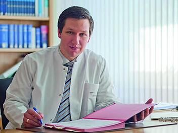 Prof. Dr. Marcel Romanos ist Direktor der Klinik für Kinder- und Jugendpsychiatrie, Psychosomatik und Psychotherapie am Zentrum für Psychische Gesundheit des Universitätsklinikums Würzburg. Dort werden jährlich etwa 50 Patientinnen und Patienten mit Anorexia nervosa stationär behandelt. Foto: Uniklinik Würzburg