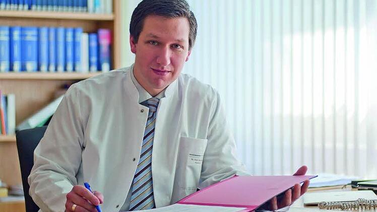 Prof. Dr. Marcel Romanos ist Direktor der Klinik für Kinder- und Jugendpsychiatrie, Psychosomatik und Psychotherapie am Zentrum für Psychische Gesundheit des Universitätsklinikums Würzburg. Dort werden jährlich etwa 50 Patientinnen und Patienten mit Anorexia nervosa stationär behandelt. Foto: Uniklinik Würzburg