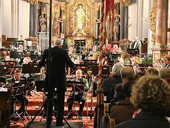 Johann Mösenbichler wird wieder das Abschlusskonzert des Polizeiorchesters Bayern im Kloster Altstadt dirigieren. Foto: Archiv/ Gerd Schaar