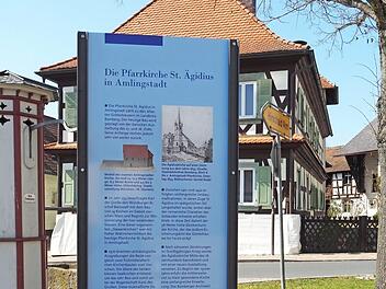 Diese Tafel informiert über die Geschichte der Pfarrkirche St. Ägidius in Amlingstadt. Foto: Andrea Spörlein
