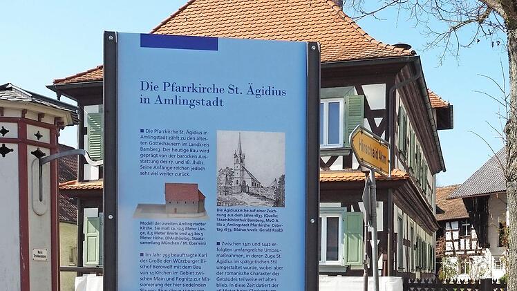 Diese Tafel informiert über die Geschichte der Pfarrkirche St. Ägidius in Amlingstadt. Foto: Andrea Spörlein