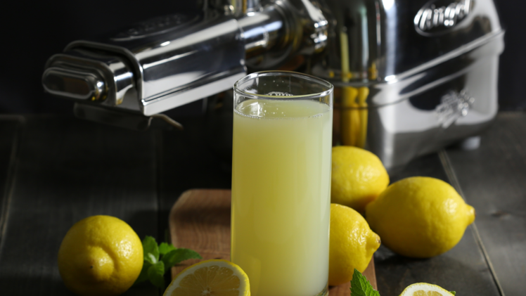 Mit dem Angel Juicer erhältst du bis zu 58 Prozent mehr Saft aus deinem Obst und Gemüse als bei anderen Entsaftern.