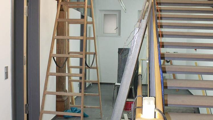 Derweil ist das Rathaus noch (Rest-)Baustelle. Foto: Anette Schreiber
