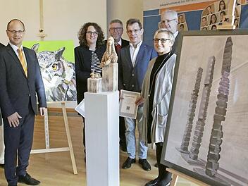 Alexander Brehm (l. ) mit den drei Preisträgern, Helmut Pfefferle (3. v. l.) und Vizelandrätin Rosi Kraus (r.).
