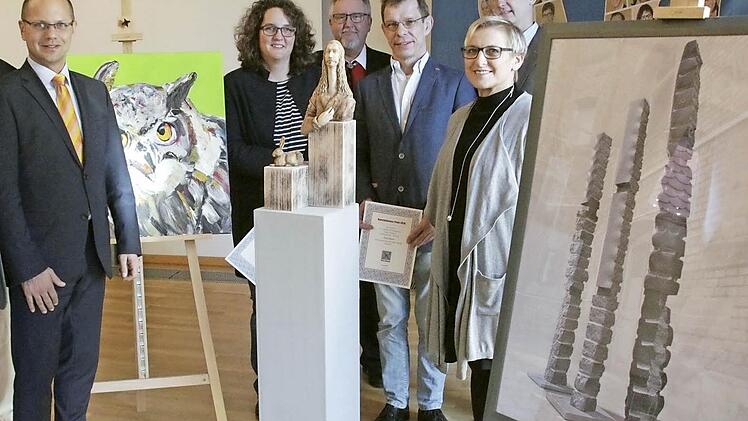Alexander Brehm (l. ) mit den drei Preisträgern, Helmut Pfefferle (3. v. l.) und Vizelandrätin Rosi Kraus (r.).