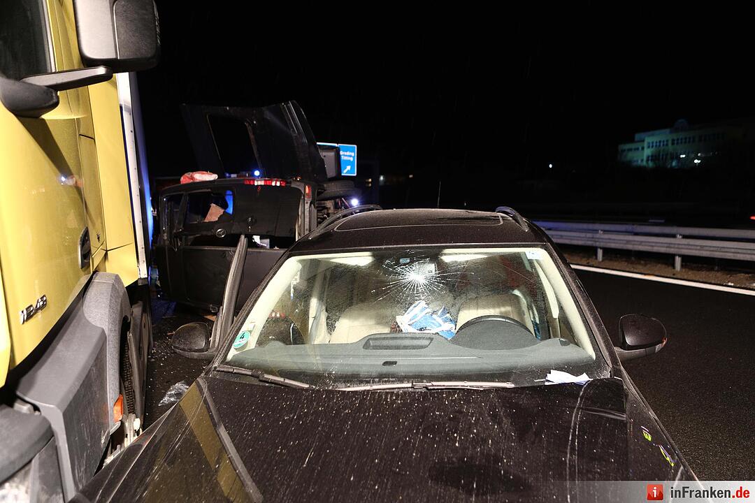 Kleintransporter prallt auf A9 auf Stauende – Ein Toter, ein Schwerverletzter