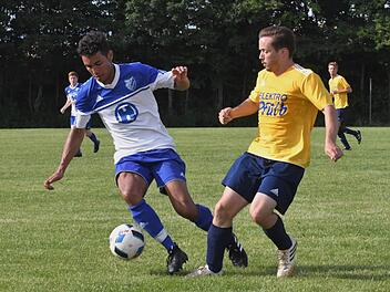 Vorerst die letzten Finalisten der Bad Kissinger Stadtmeisterschaften waren in 2017 der spätere Sieger vom FC 06 (links: Antony Brinkley) und der TSV Reiterswiesen (rechts: Julian Hedrich).Hopf