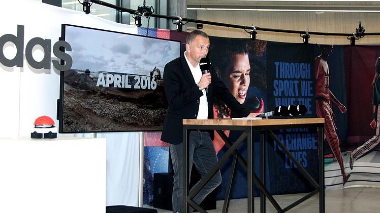 Impressionen von der Einweihung des "Halftime"     Foto: Richard Sänger