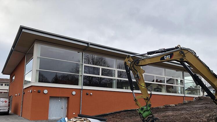 Dominiert die finanzielle Lage in Wildflecken: Die Sanierung der Schule samt Turnhalle. Foto: Sebastian Schmitt